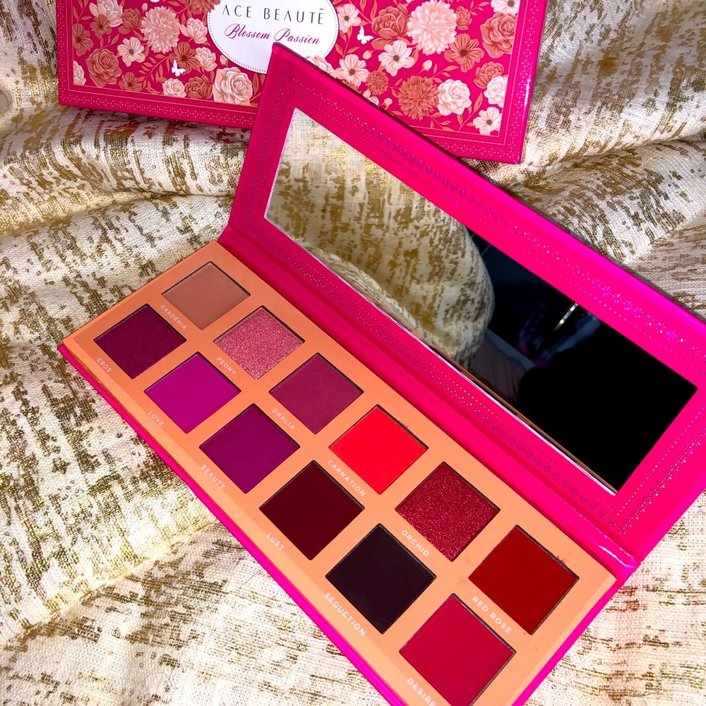 🎨 ACE BEAUTĒ ‘Blossom Passion’ Eye Pallet 🎨
